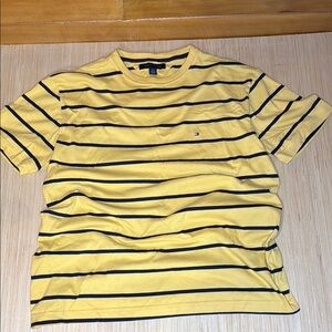 Tommy Hilfiger 90’s  Yellow and Navy Short Sleeve Tee